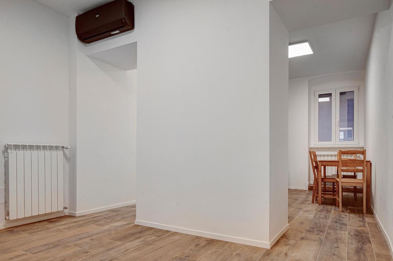 Casa Vacanze Ginevra 1 Trieste Bagian luar foto