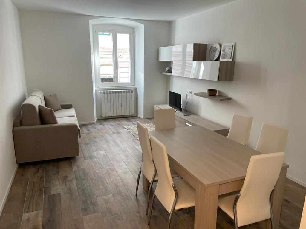 Casa Vacanze Ginevra 1 Trieste Bagian luar foto