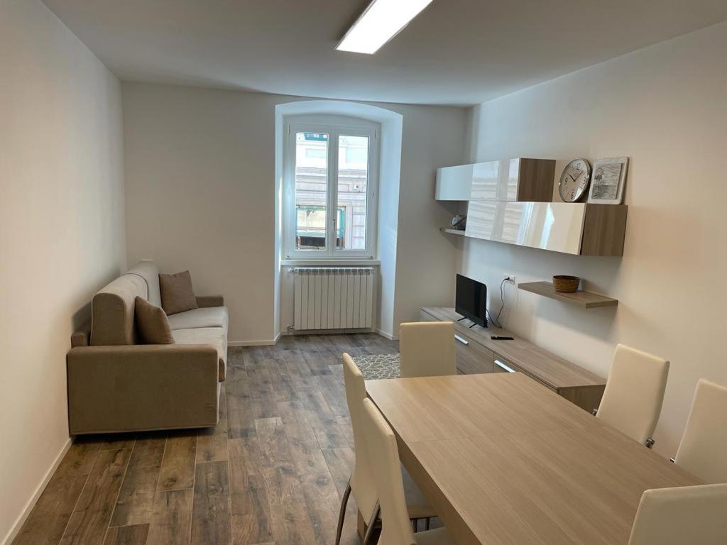 Casa Vacanze Ginevra 1 Trieste Bagian luar foto
